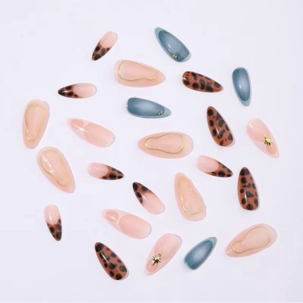 Leopard Print Fake Nails with Nail File & Tape, 24pcs/box Almond Press on Nails - Picture 4 of 6